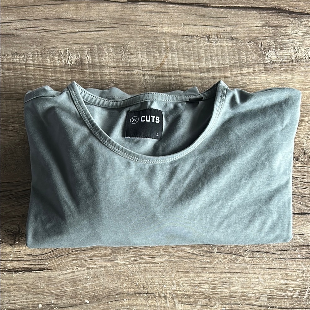 Men's Cuts Clothing AO Long Sleeve Curve-Hem Tee “greenish/grey”